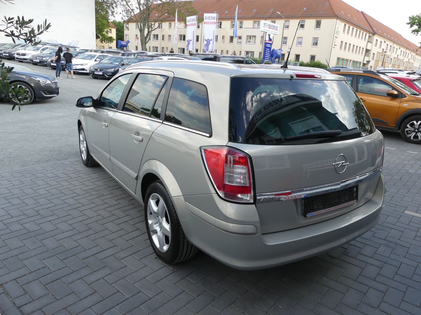Fahrzeugabbildung Opel Astra H Caravan Edition, Zahnriemen NEU!